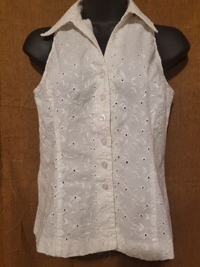 INC International Concepts White Eyelet Button-Front Sleeveless Shirt